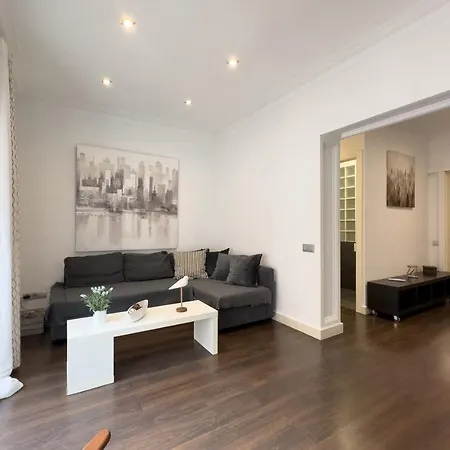 Key Sagrada Familia & Park Guell Apartment *